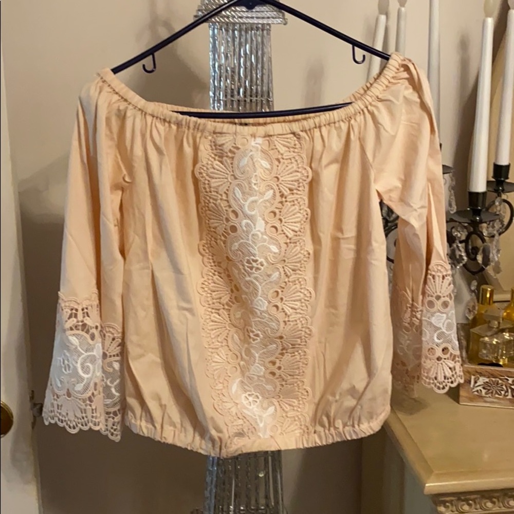 Beautiful top lace in front and btm of sleeves